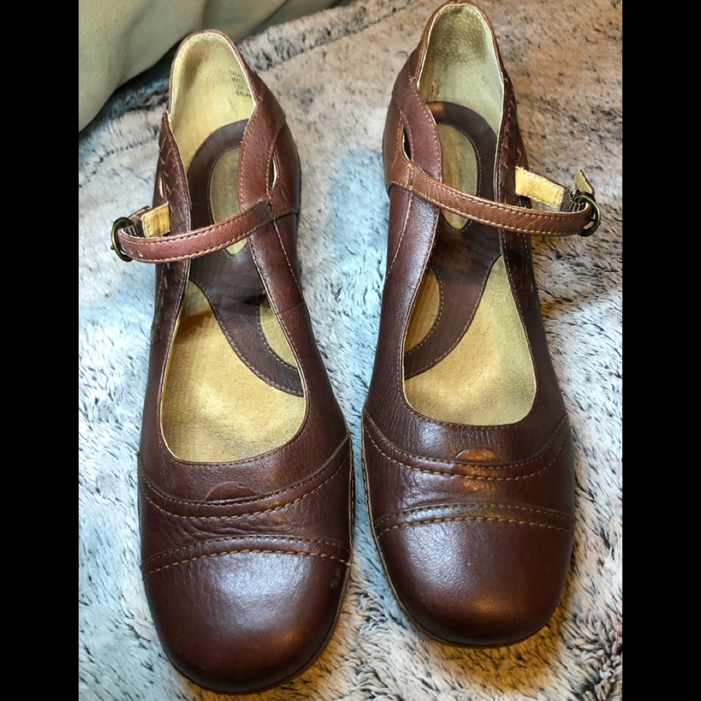 Vintage looking leather pumps